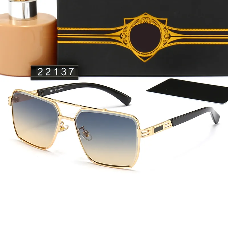 Glasses de sol por atacado Original 22137 ￓculos Tons ao ar livre PC Moda Moda Classic Lady Mirrors For Mulheres e homens ￓculos unissex 7 cores
