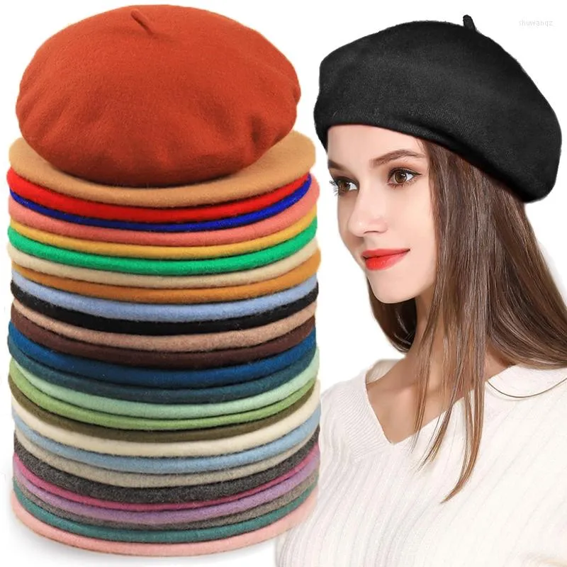 BERETS 2023 BERET HATS FÖR KVINNA Vinter Varma huvudbonader Franska konstnär Knittande Beanies Plain Lady Girl Street Cap