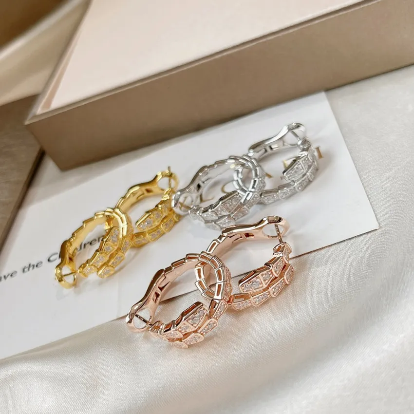 Серьги змеи для женского дизайна бренда бренд -шарм -шпильки ведут качество 18 тыс. Золото.