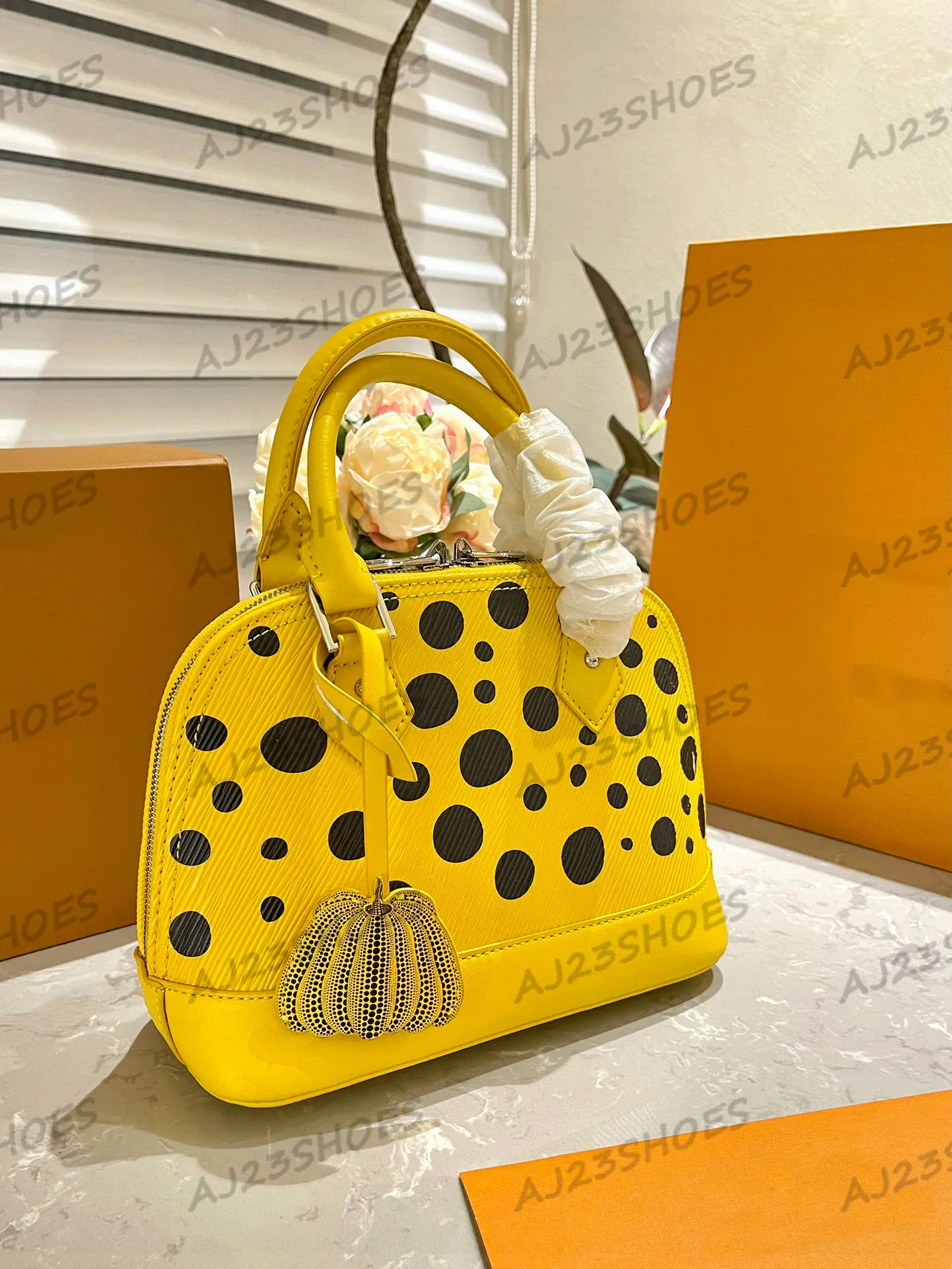 Fiorelli bee bag yellow hotsell