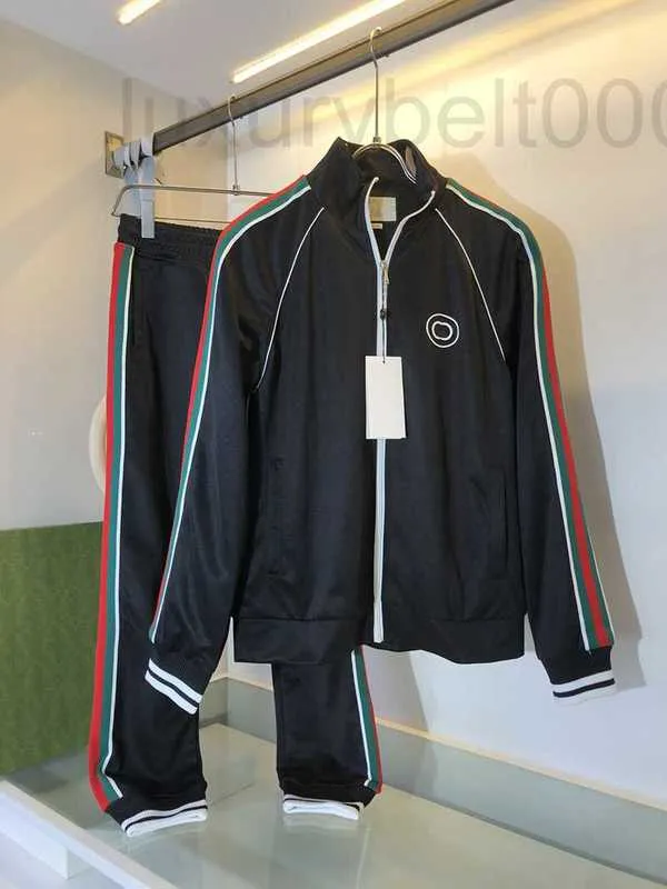 Men's Tracksuits Design Um novo traje de rastreamento masculino e versátil traje de manga longa com listras horizontais GS3T