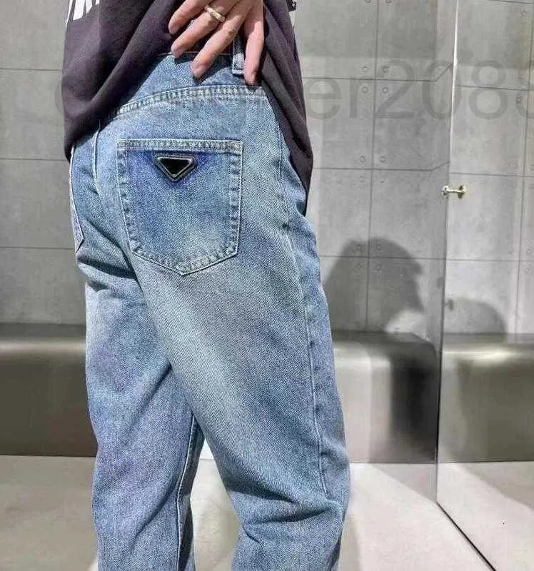 Herr jeans designer mens denim broderi byxor mode inverterad triangel byxor hip hop nödställda dragkedja byxor jv99