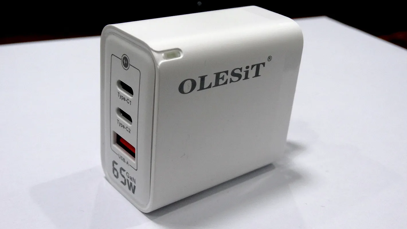 Olesit 65W Gan Wall Charger Double PD3.0 Type-CおよびQC3.0 USB-A高速充電3ポートアダプター