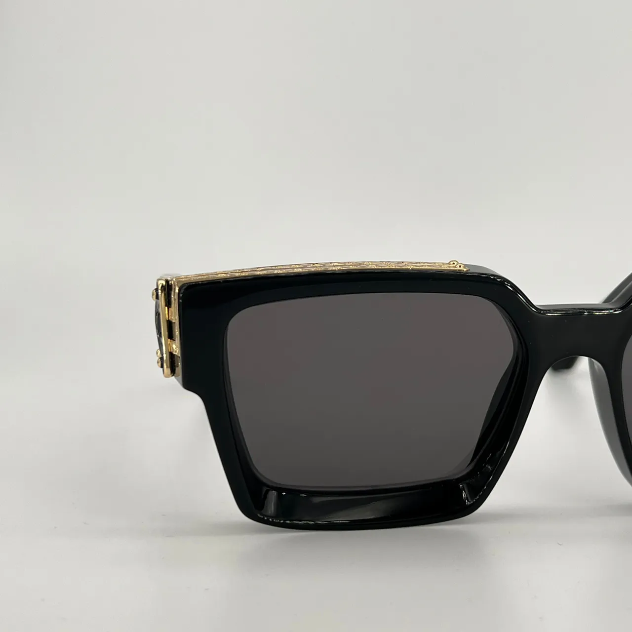 1.1 MILLIONAIRES SUNGLASSES  Lunettes louis vuitton, Sacs à main mode,  Lunettes de soleil vintage