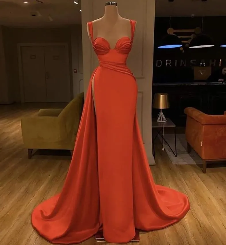 Elegantes orange-rotes, ärmelloses, langes Ballkleid mit hohem Schlitz aus Satin, Party- und Promi-Abendkleider, Kleid für die Eröffnungsfeier des roten Teppichfilms