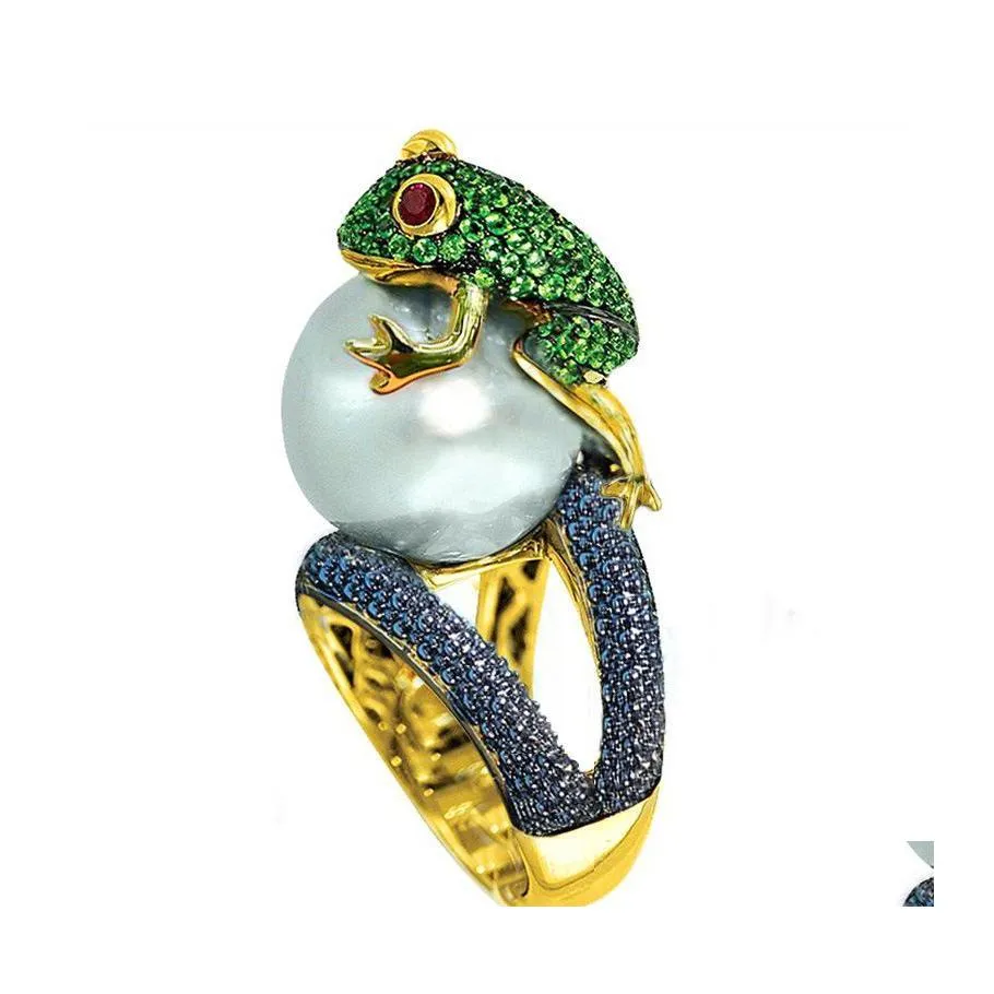 Cluster ringen 2021 Fashion Toad spelen met een Pearl Design Gold Hollow Out Trendy Ring for Men Women Stone Party Anniversary Jewel DHDW1