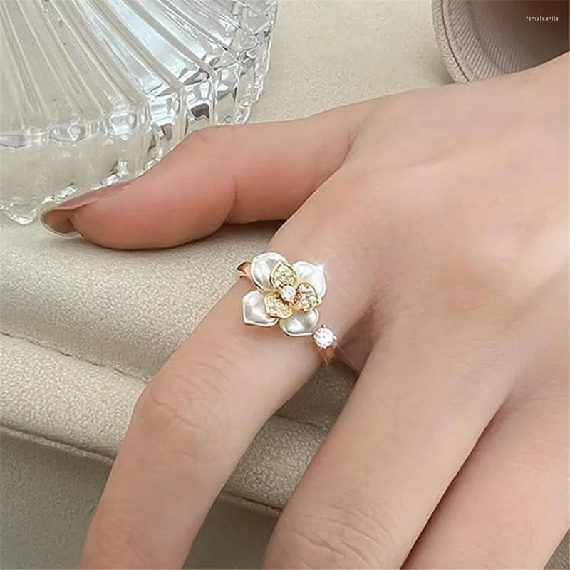 Anneaux De Mariage 2023 Super Fée Lys Micro-Incrusté Zircon Fleur Anneau Femelle Niche Haut De Gamme Ouvert Réglable Élégant Bijoux Pour Femmes