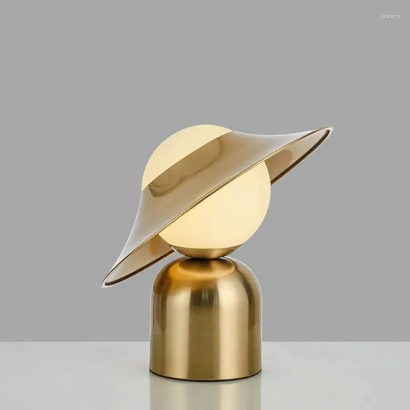 Masa lambaları Yaratıcı küçük lamba yatak odası başucu modern minimalist altın şapka nordic ins kişilik masası