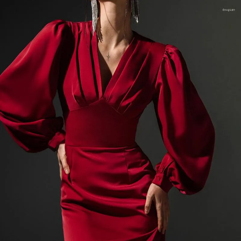 Casual Dresses 2023 Party Elegant Women Red Dress Lantern långärmad V-Neck Evening Midi Ruched Sexig Club Ladies Satin