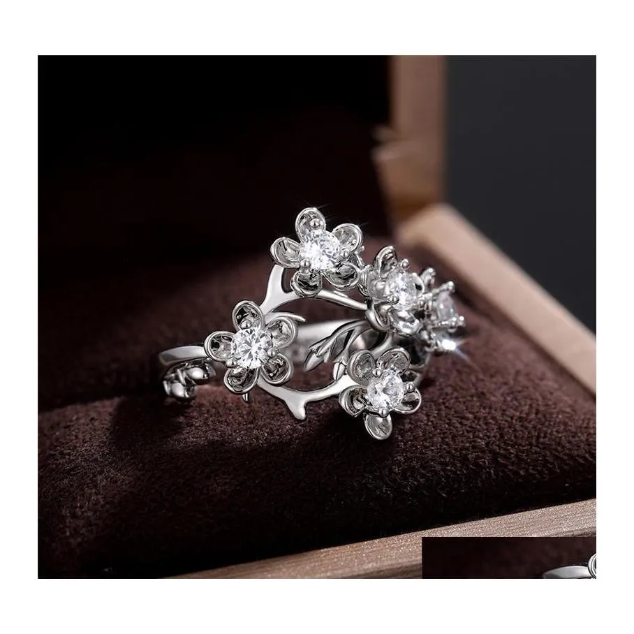 Bagues de cluster Wukalo Romantique 925 Sier Fleur De Mariée Cérémonie De Mariage Fête Dazzling Cubique Zircon Creative Design Élégant Femmes Bague Dhlij