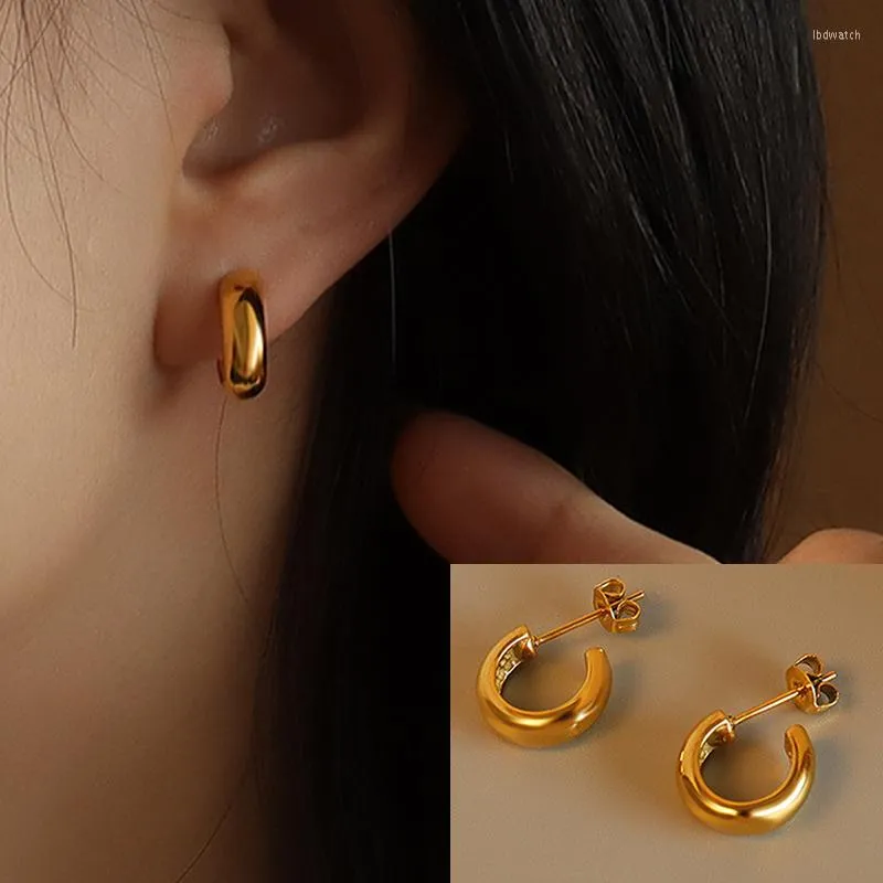 Pendientes de aro dorados minimalistas en forma de C pequeños gruesos perforados bonitos para mujeres temperamento joyería de uso diario para niñas