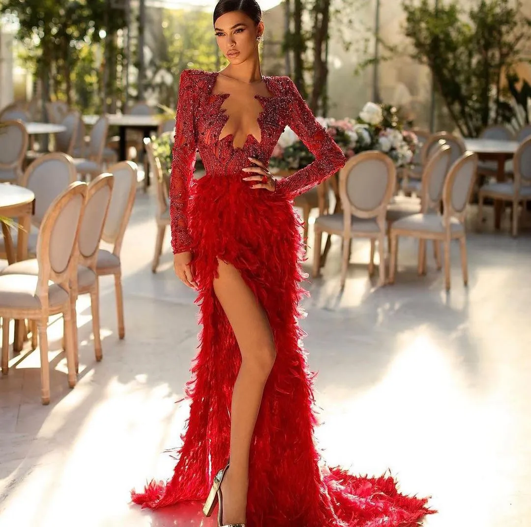 Rode prachtige avondjurken Lange mouwen V Nek kralen 3D Lace Hollow Appliques pailletten vloer lengte beroemde veer trein formele prom jurken jurken feestjurk