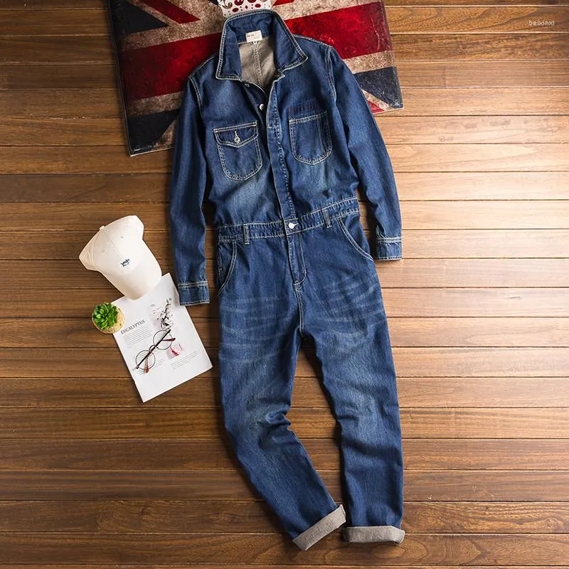 Mäns jeans 2023 Spring och Autumn Overalls Men's Denim Jumpsuits Långärmad lapel Loose Blue Cargo Pants Fashion WorkWe2469