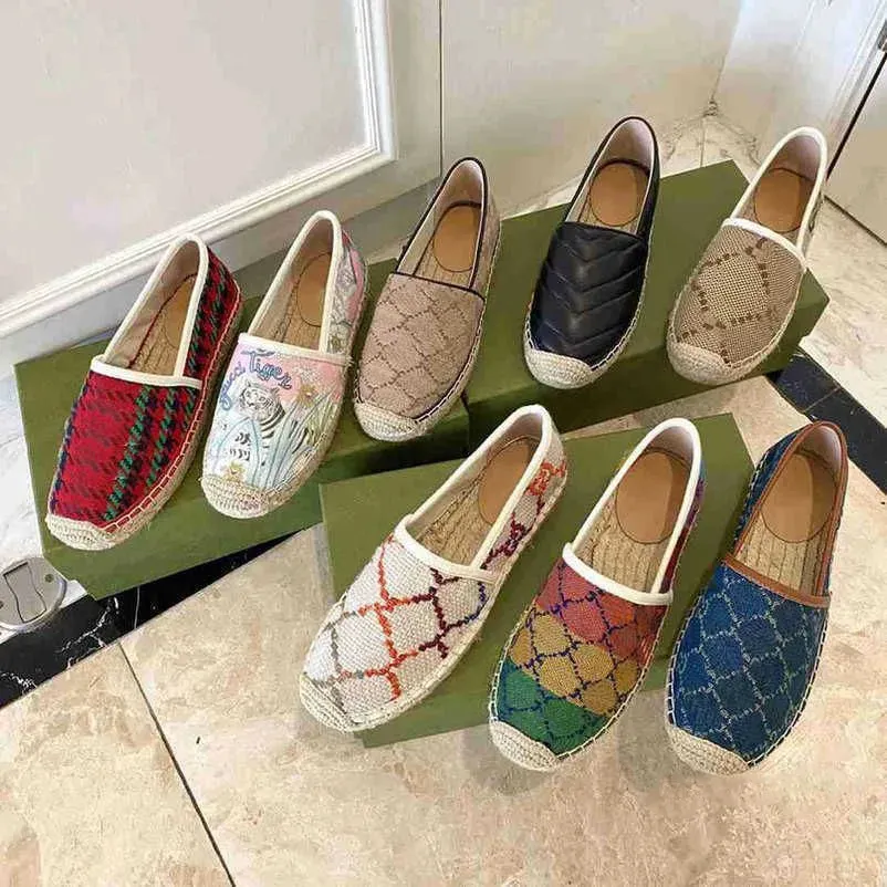 2023 Casual Dress Skor Klassiska Dam Loafers cap toe spring Dam Summer Flat Beach Half Tofflor mode Espadrilles Fisherman canvas Sko 32 typer