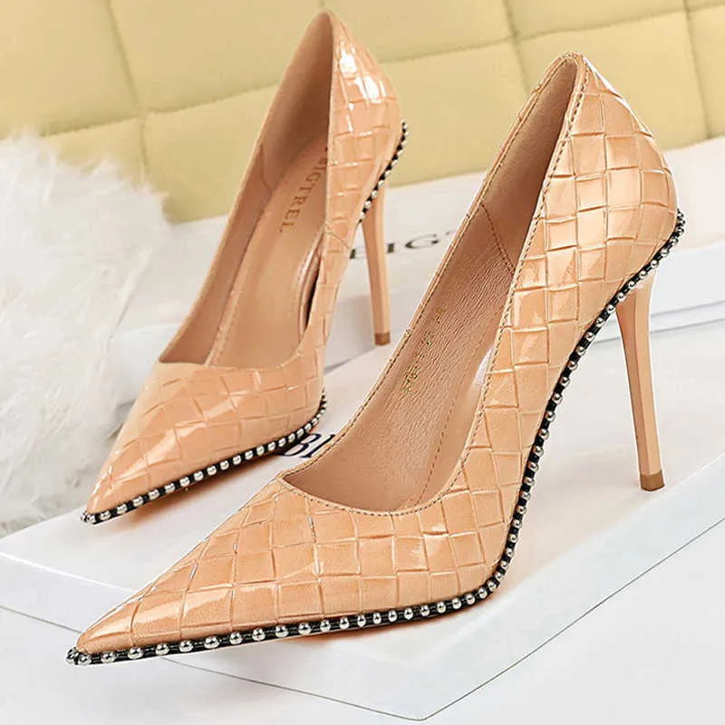 Dress Shoes Shoes Woman Pumps 2023 Nieuwe High Heels Designer Metal Chain Women Heel Stiletto Sexy Party Shoes Ladies Pumps Groot formaat 220117