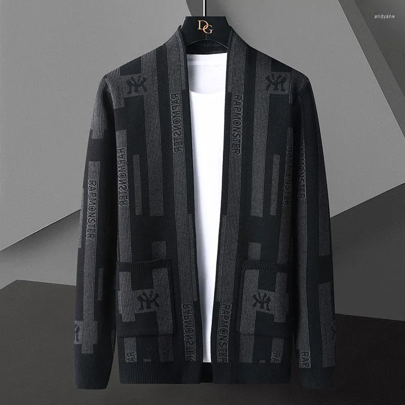 Pulls pour hommes Cardigan tricoté européen et américain hommes automne haut de gamme mode impression châle pull décontracté manteau hommes