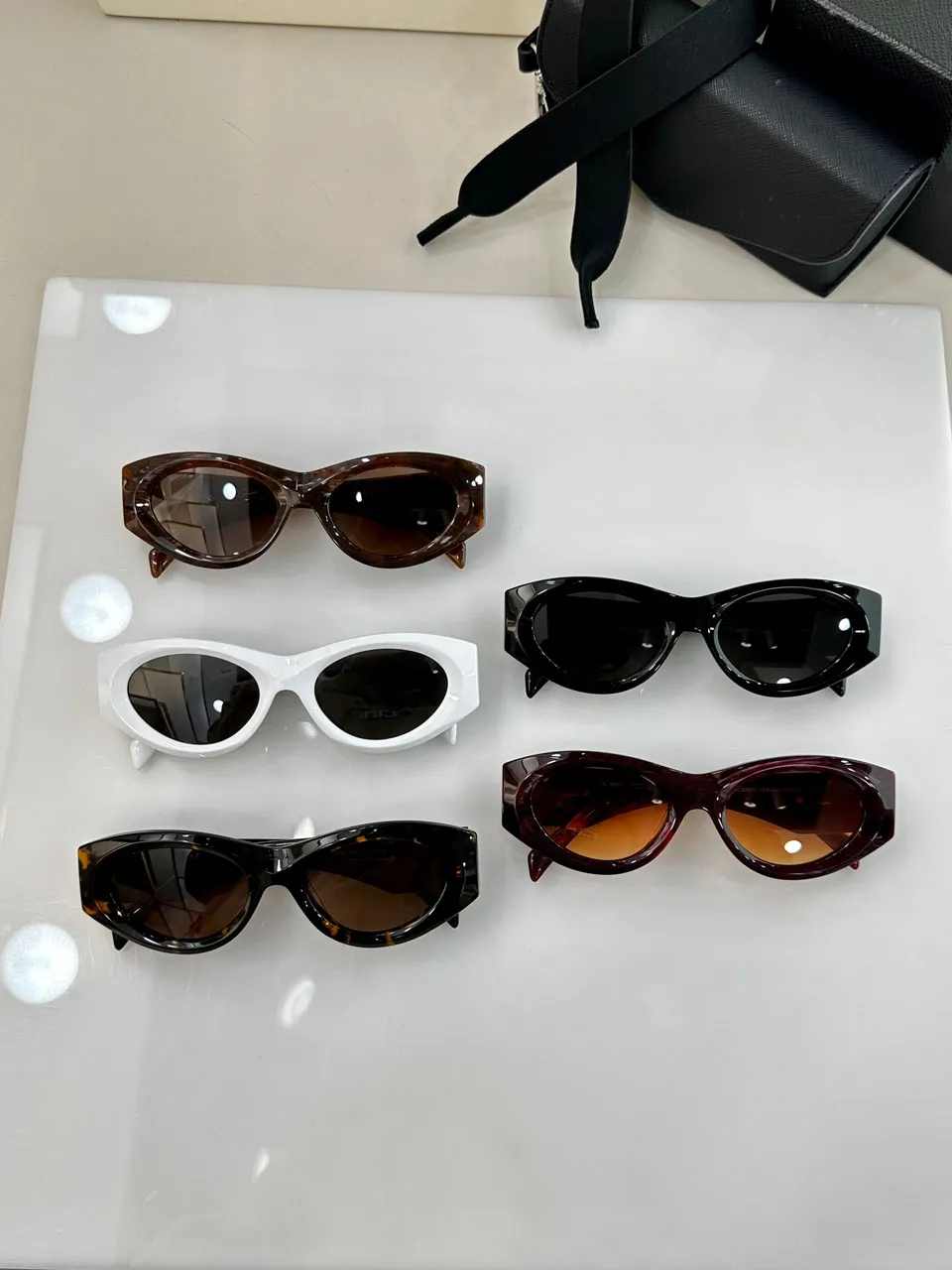 Latest Fashion Small Sunglasses For Men And Women UV400 Lens, Random  Matching Gafas De Sol Glass 08 From Wangyanan1212, $40.63
