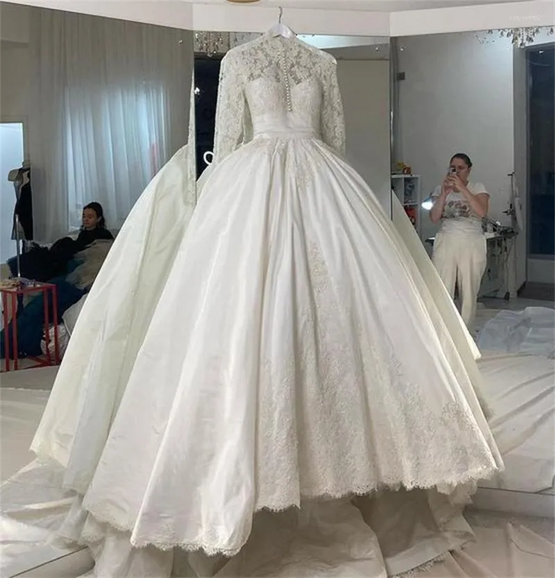 Suknia ślubna kwiaty 3D Perły High Neck koronkowe sukienki 2023 Bridal Ball Suknie dla kobiet Ivory Muzułmańskie zaręczyny