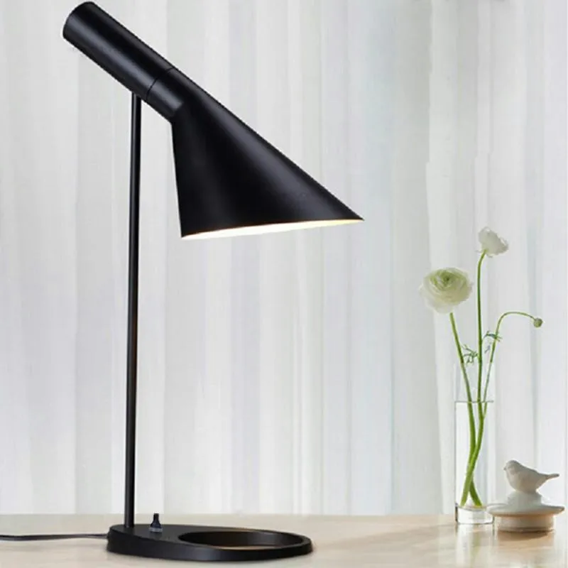 Bordslampor modern retro lampa för barns sovrum sovrum studie nordisk kreativ personlighet enkel dekor belysning