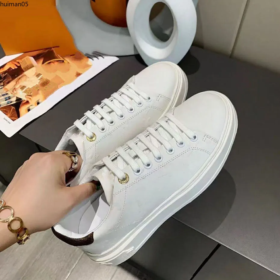 Luxury Designer Leather Sneakers Casual Flats for Men Women Tennis Dress Shoes 2024