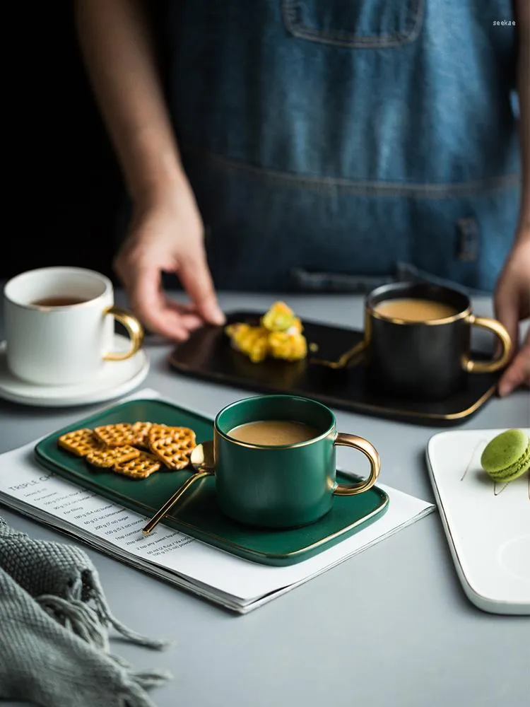 Tazas Withered Europe, taza de café de lujo de cerámica y platillo, bandeja de té de la tarde, caja de regalo, juego de desayuno