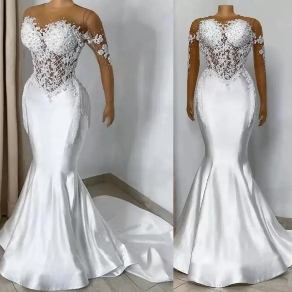 2023 Splendidi abiti da sposa a sirena Perline di cristallo Collo gioiello Illusion Appliques in pizzo Maniche lunghe Lati tagliati Abiti da sposa in raso Abiti da sposa personalizzati