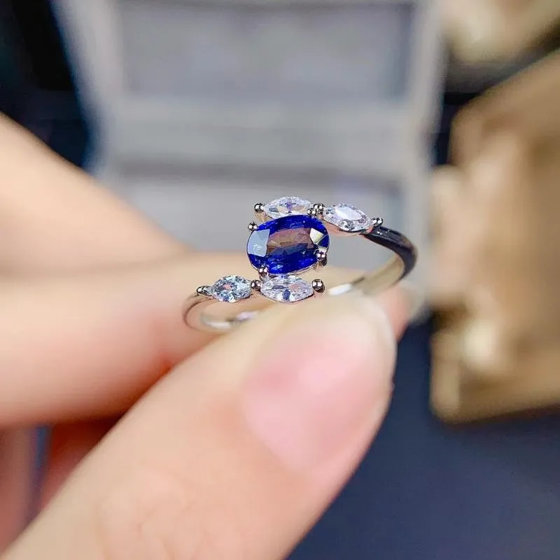 Clusterringen 2023 Exquise blauwe saffier edelsteen ring voor vrouwen zilveren sieraden reëel 925 ovaal goed aanbodcertificaat feestcadeau