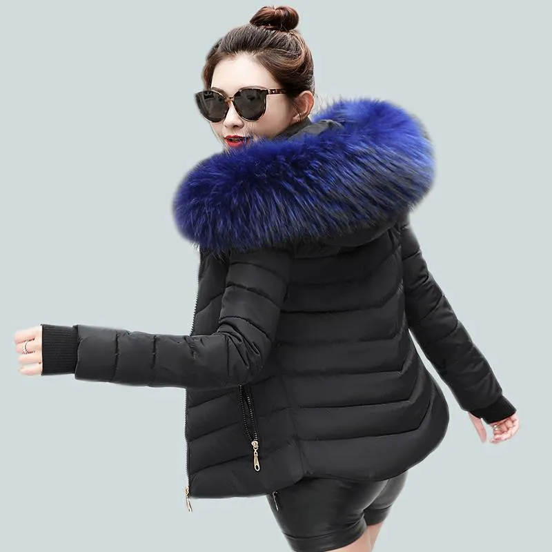 Femmes Trench-Coats Plus La Taille Femmes Court Parka 2023 Hiver Solide Bulle Veste Pour À Capuche Avec Col De Fourrure Épais Manteau Femme Kurtka DamskaWo