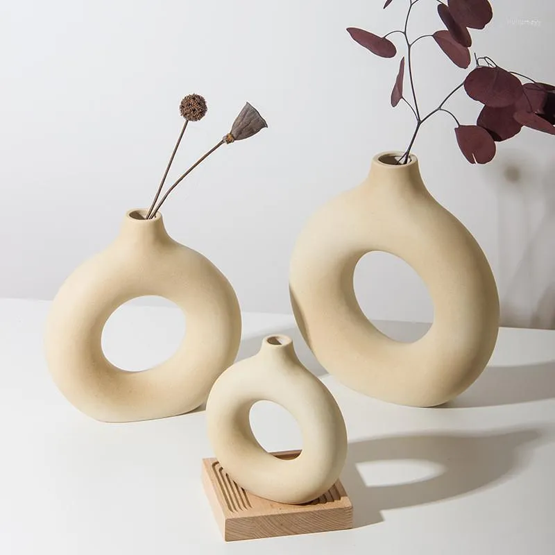 Vase Ceramic Vase Donuts Flower Pot Nordic Circular Hollow Home Decor Accessories Officeデスクトップリビングルームアート装飾品ギフト