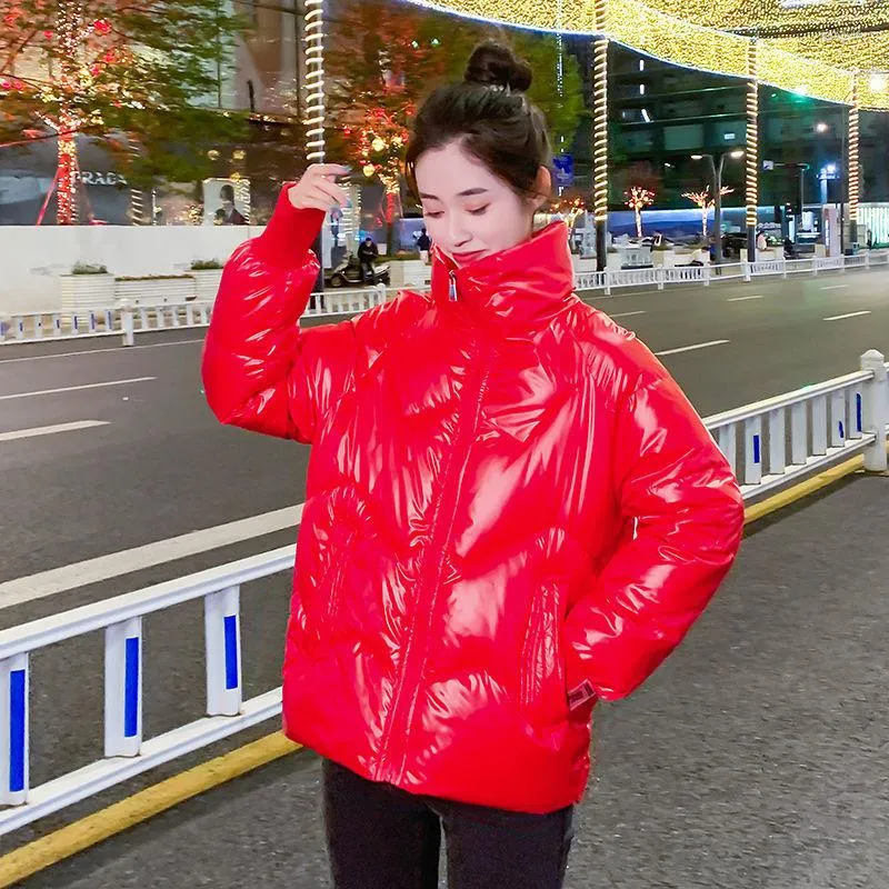 Kadın trençkotları kadın pamuk ceket kısa stand-up yaka 2023 Kış Korece Versiyon Parlak Gevşek Kıkıcı Puffer Ceket Bayanlar Gelgit