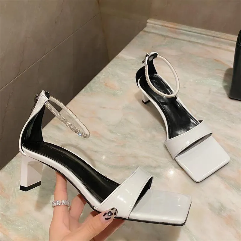 Elbise Ayakkabı 2023 Yaz Kadınlar 5cm Yüksek Ödül Düğün Glitter Sandals Lady Roman Fetiş Düşük Blok Sandles Gladyatörler Strap Casual