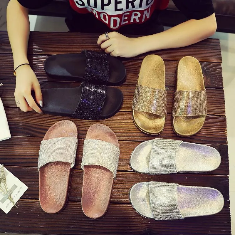 Zapatillas 2023 Sandalias de verano de gran tamaño para mujer con diamantes de imitación sin cordones a la moda a juego