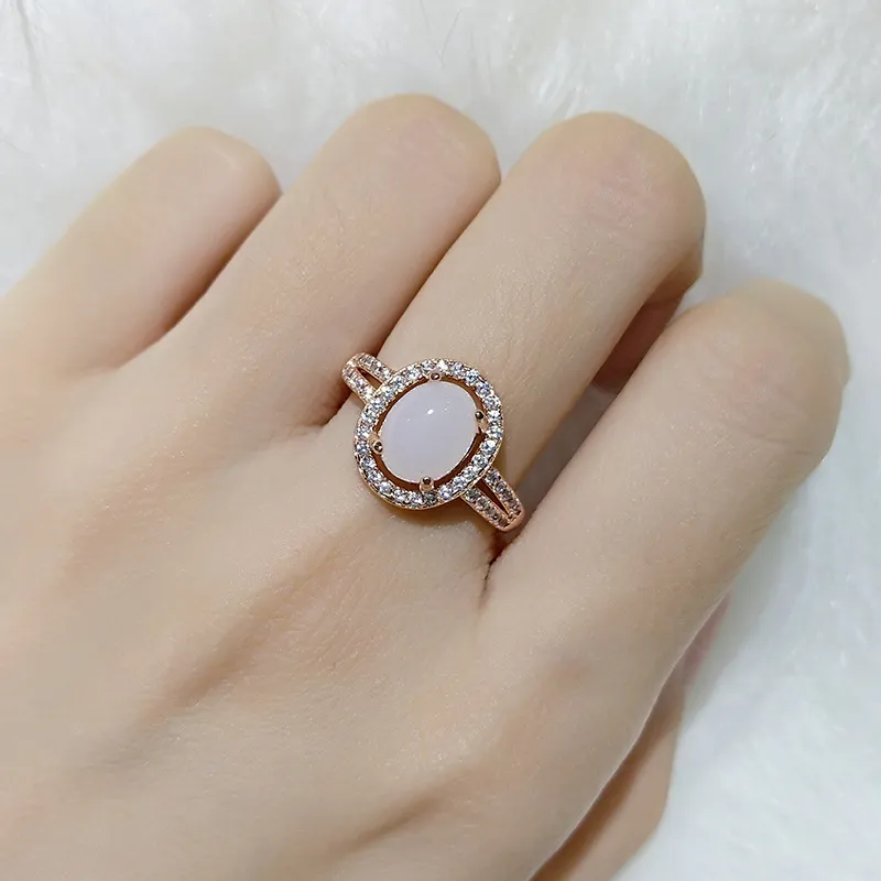 Vrouwen witte chalcedony ring European en Amerikaanse stijl geometrische rode steen rozegouden vergulde zirkoon diamant zoete ring meisjes bruiloft feest sieraden cadeau verstelbaar