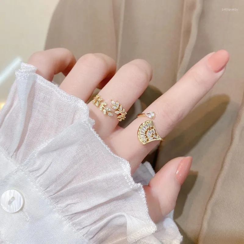 Cluster Rings Korea Fashion Jewelry 14K Gold Pating Zirkon tarwe oorblad ventilator ring elegante damesopening verstelbare bruiloft ringclust