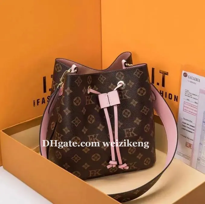 Fashion Shopping bag Love V PU leather handbag حقيبة تسوق كبيرة من القماش تأتي مع حقيبة صغيرة بنية فاخرة