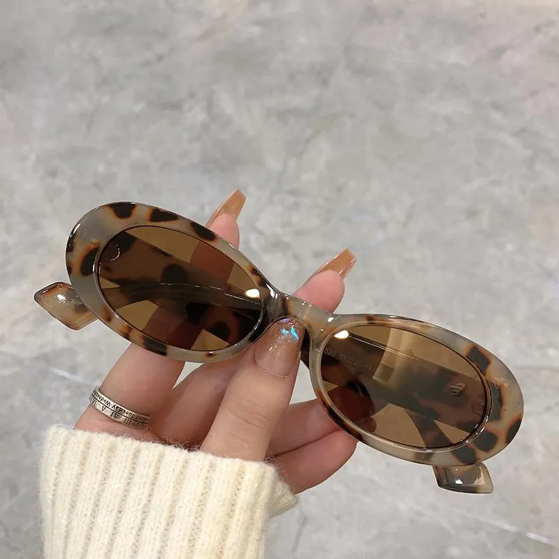 Solglasögon liten oval ram färgglad trendig mode kvinnliga glasögonmärkesdesigner UV400 Shades Gereglasses för kvinnor