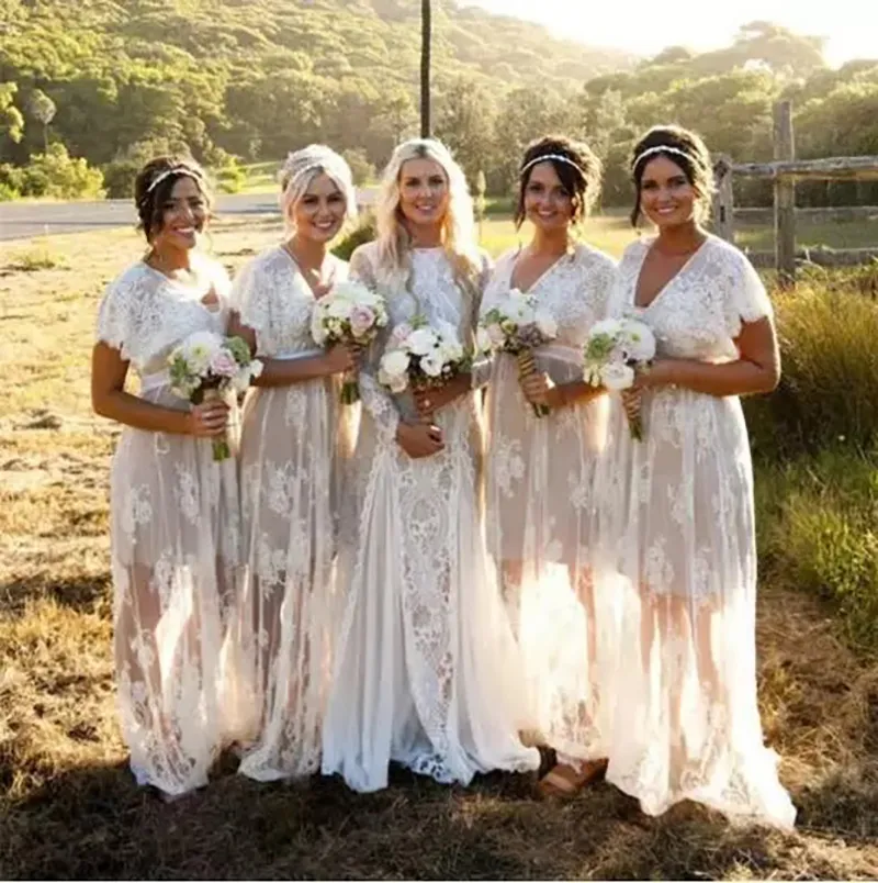 2023 Robes de demoiselle d'honneur en V à manches courtes en dentelle longueur au sol froncée une ligne plage plus la taille robes d'invité de mariage sur mesure tenue de soirée formelle