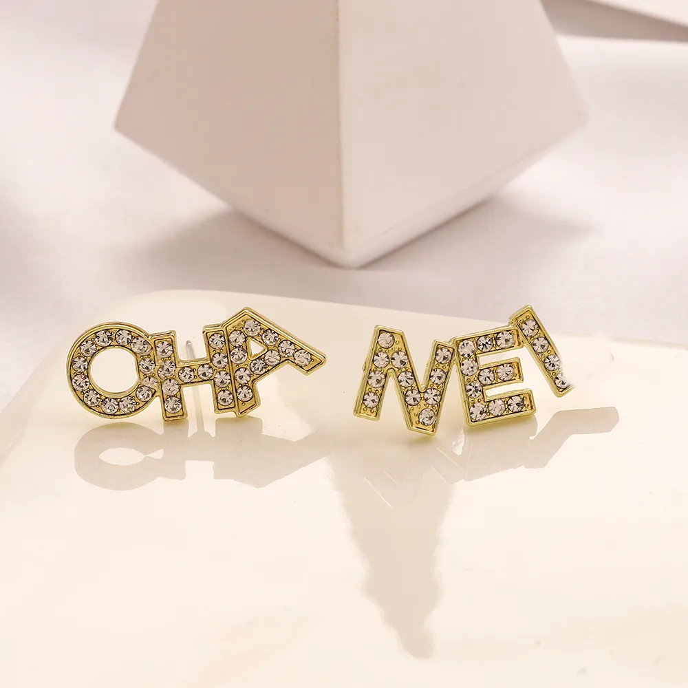Zoete roestvrijstalen merkontwerpers Letters Stud Clip Chain Real Gold Plated Geometrische Beroemde Vrouwen Kristal Strass Oorbel Bruiloft GZVO
