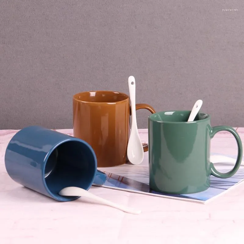 Filiżanki spodki 1PCS Kreatywny ceramiczny kubek z łyżkami wina piwo espresso kawa mleczna herbata domowa biuro napoje produkty solidny kolor