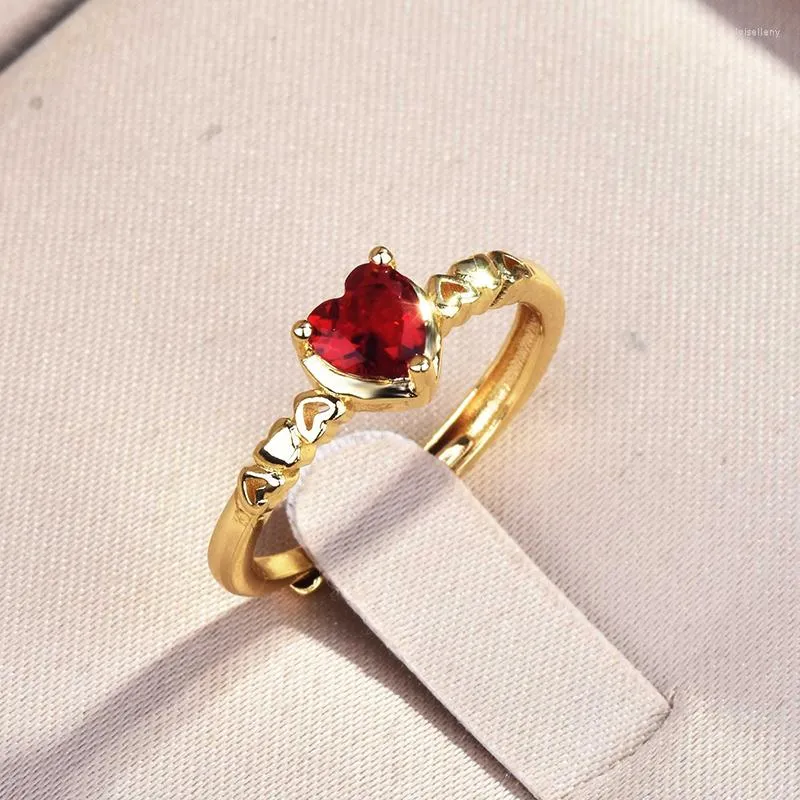 Trouwringen Vintage eenvoudig goud verguld hart voor vrouwen Red CZ Stone Inlay Retro Fashion Sieraden Elegante Lady Party Gift Ring