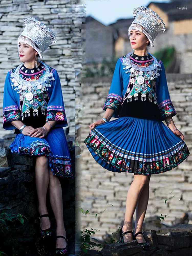 Stage Draag Chinese kostuums Hmong Kleding Etnische stijl Borduurwerk Blue Folk Dance Performance kostuum volwassen outfit Women Miao Hat Clothing