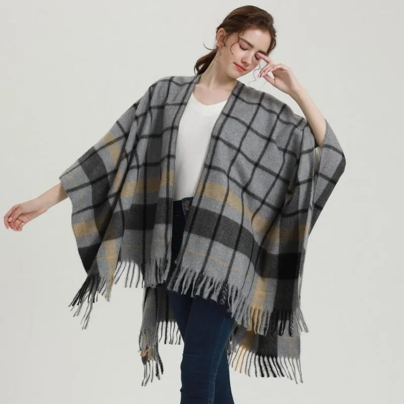 Foulards 2023 Faux Cachemire Classique Plaid Poncho Femmes Grande Écharpe Châle Gland Double Usage Voyage Chaud Cape Pographie Accessoires