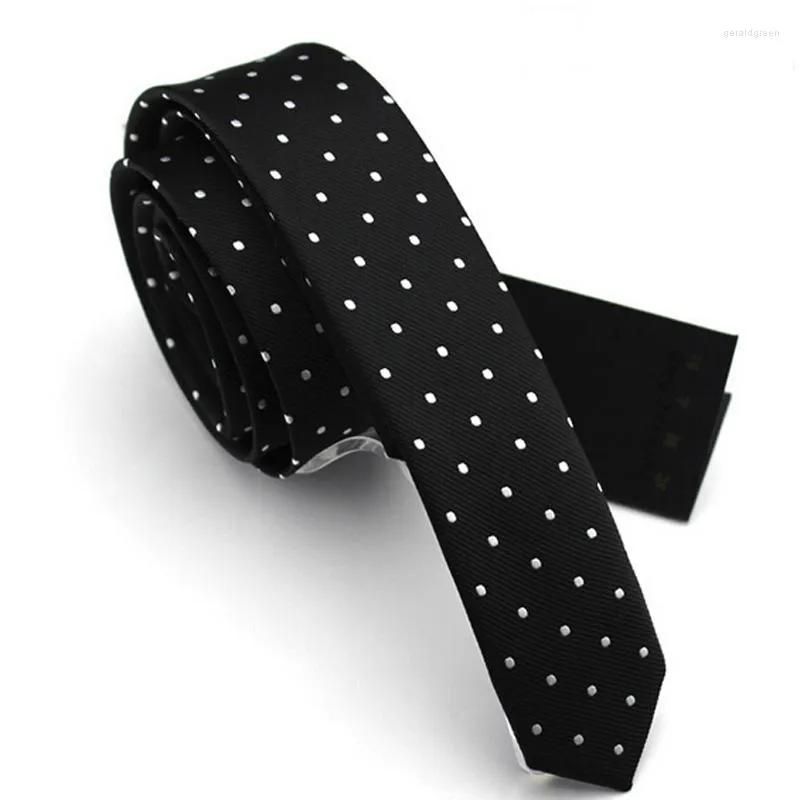 Bow Ties High Quality 2023 Ankomster Silk för män 4cm Slim White Polka Dot Fashion Black Mens Nattie Presentlåda L5039