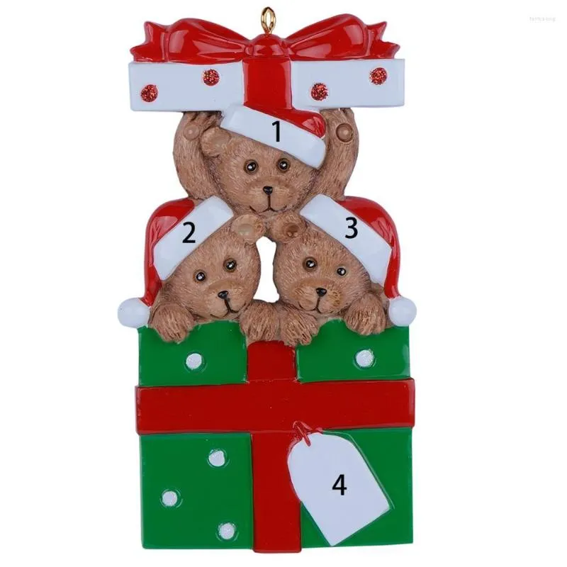 Decoraciones navideñas Venta al por mayor Familia de osos de resina de 3 adornos Regalos personalizados que pueden escribir su propio nombre para vacaciones y decoración del hogar