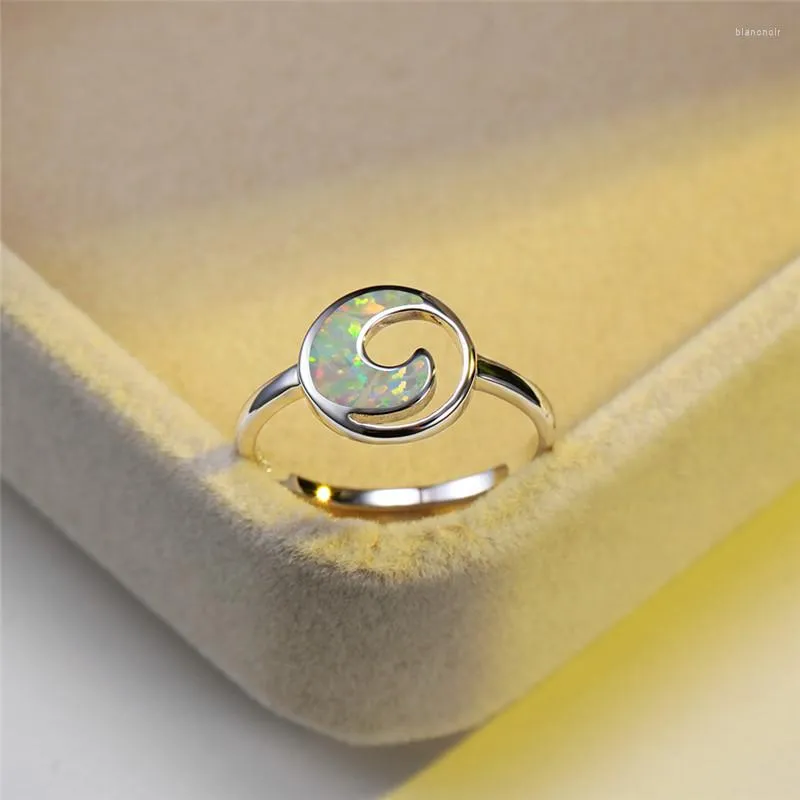 Hochzeit Ringe Einfache Weibliche Weiß Blau Opal Ring Klassische Silber Farbe Charme Braut Mond Dünne Verlobung Für Frauen