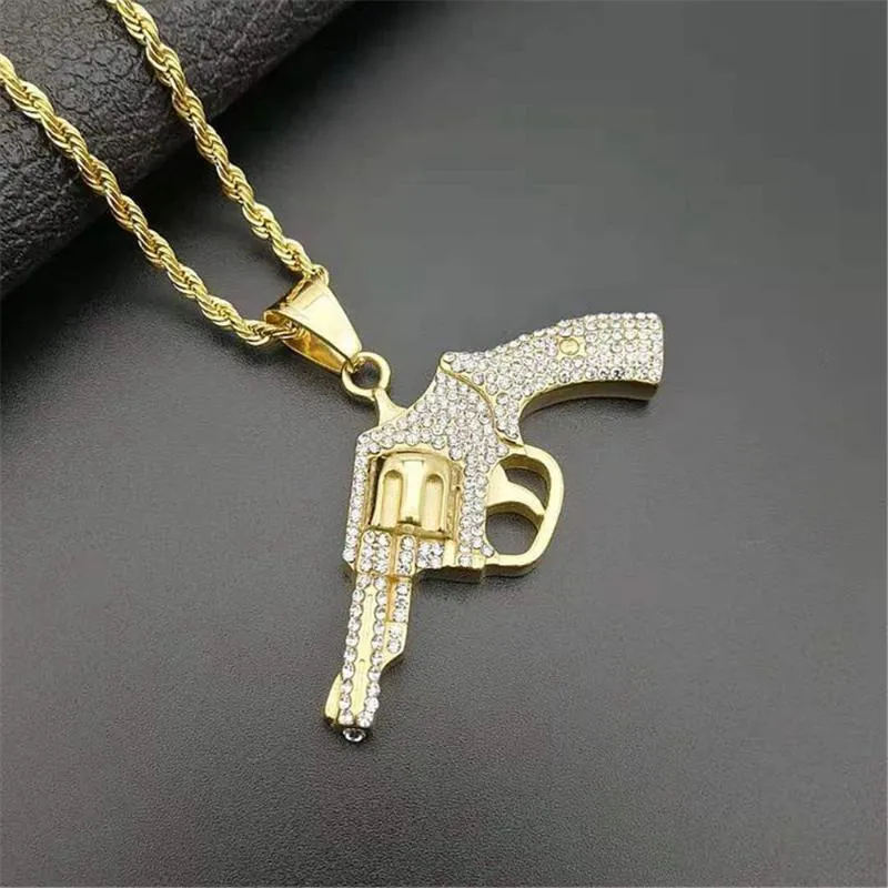 Hänghalsband Hip Hop Revolver Pistol Gun Shape Necklace Gold Color Iced Out Cubic Zirconia Chain Men's Rock Jewelry Gift Drop Drop