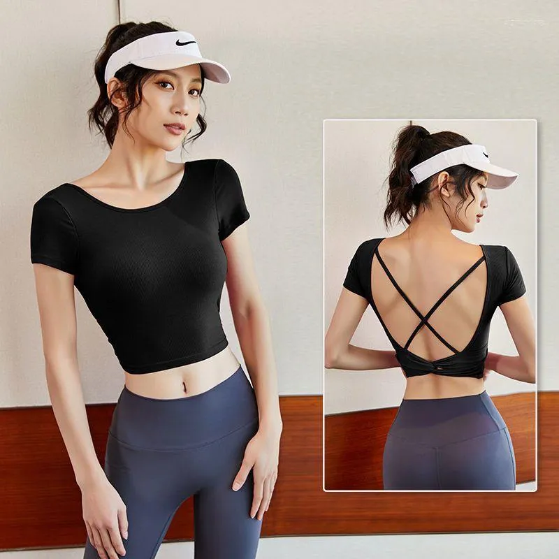 Chemises actives Vêtements de yoga d'été Femme Sports Gym Running T-shirt Beauté Back Back Top Top poitrine PAD CHEPT COURT