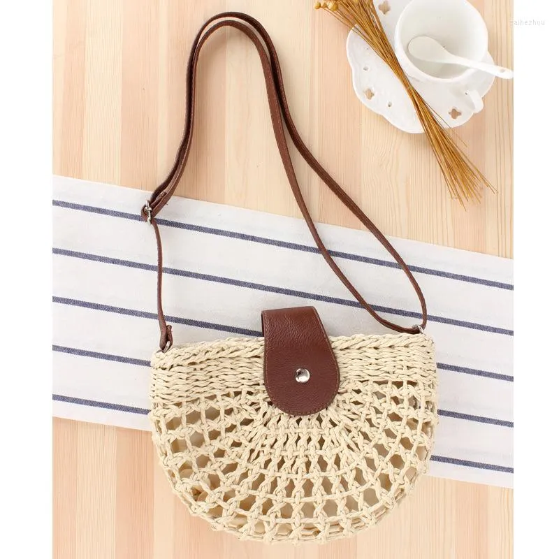 Bolsos de noche Estilo Casual Bolso de hombro hecho a mano Hollow Semi-Circle Crossbody Tejido de paja Mujer Playa