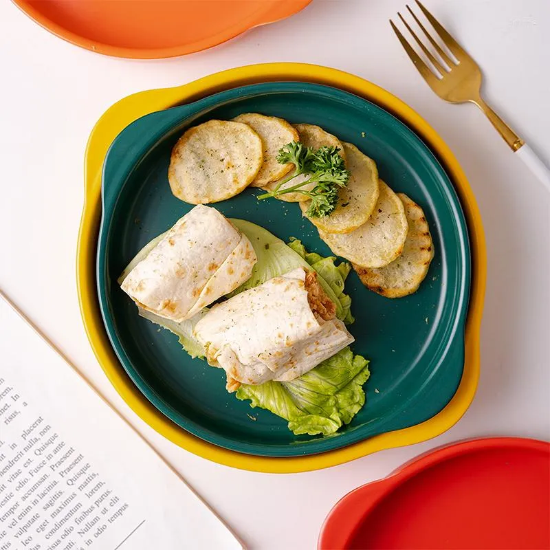 Tallrikar runt keramik bakplatta med binaural bakprodukter sallad bordsformar frukt ost bakad ris maträtt dinerware för hem eller restaurang