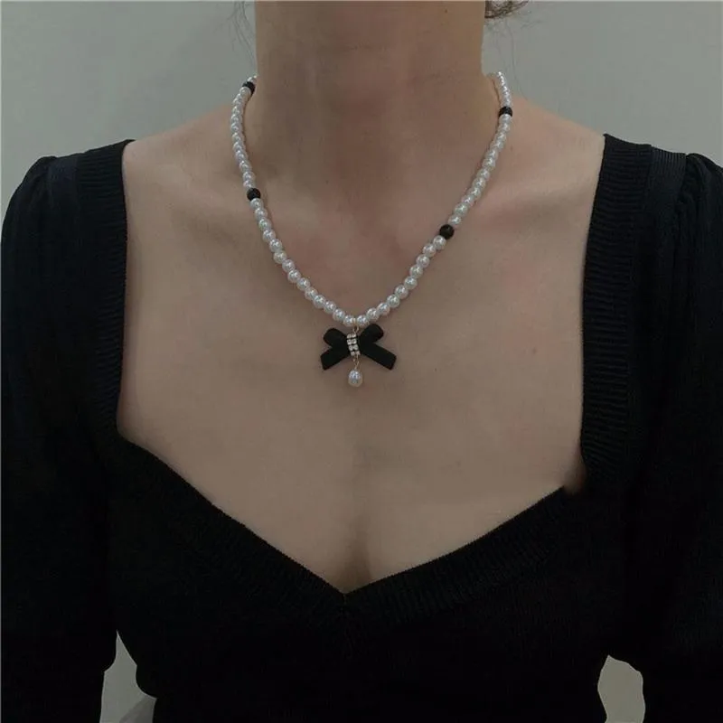 Choker Chokers Vintage Elegant French Pearl Necklace Female Ins Net Red Clavicle Chain Simple Nisch Design Trendiga tillbehörsmycken